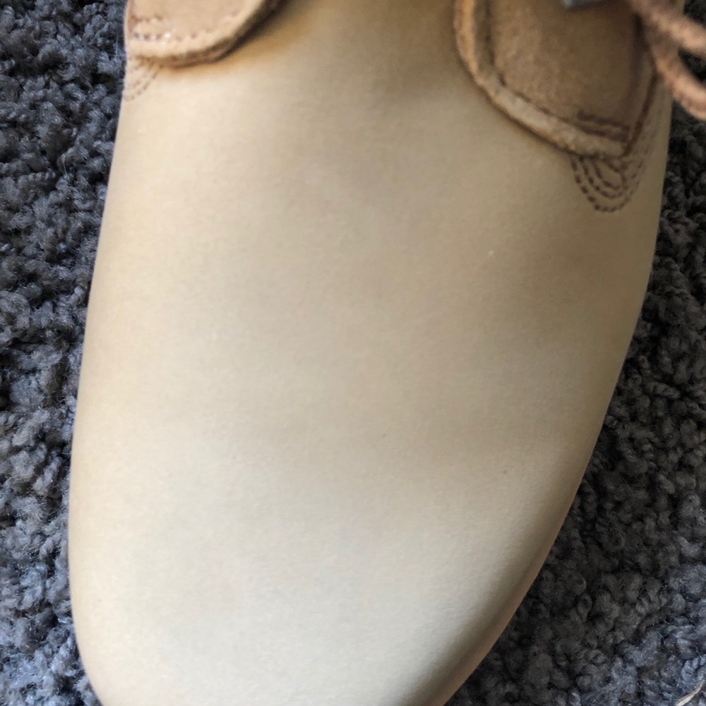 NIB  Timberlands beige fold over boots - Picture 5 of 8